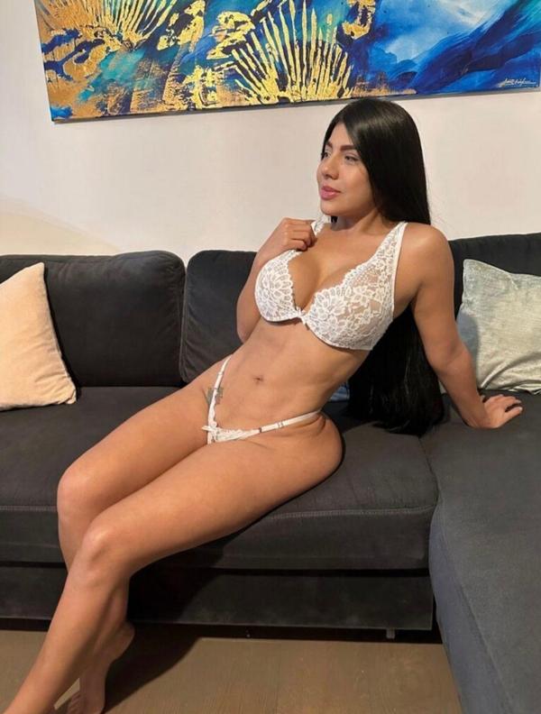 Discover Your Fantasy with Olivia Pearl's Enchanting Presence 1 Mis Fotos