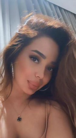 Sienna Raven Awaits to Ignite Your Wildest Desires